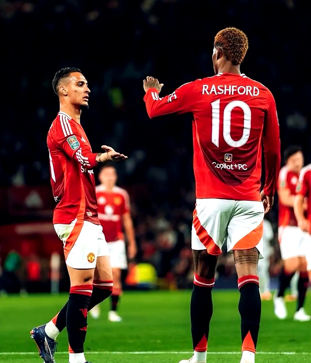 爱游戏app-包含里程碑夜!曼联手感冰凉,中超集结日刷纪录,气氛紧张,资深球员宣示担当的词条-爱游戏app