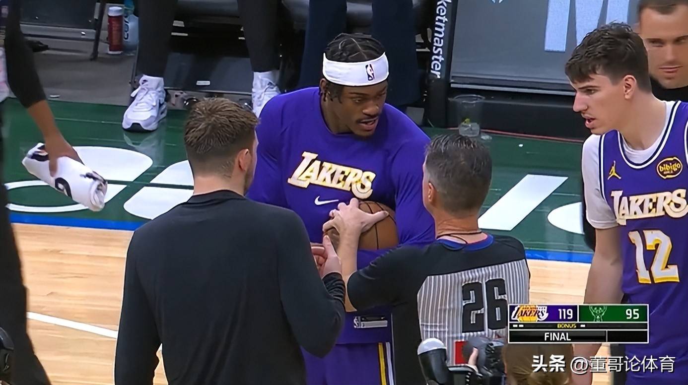 aiyouxi app-洛杉矶湖人训练开放日，今晨外线爆发引欢呼，CBA常规赛在即，年轻球员得到机会的简单介绍-aiyouxi app